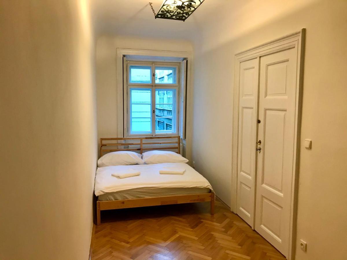 Kristian'S Old Town Sq. Apartments Praga Esterno foto